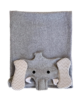 Load image into Gallery viewer, Elephant hands free towel