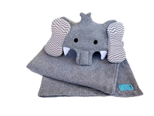 Load image into Gallery viewer, Elephant hands free towel