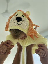 Load image into Gallery viewer, Lion hooded bathrobe
