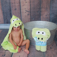 Load image into Gallery viewer, bata animalitos cocodrilo verde 
